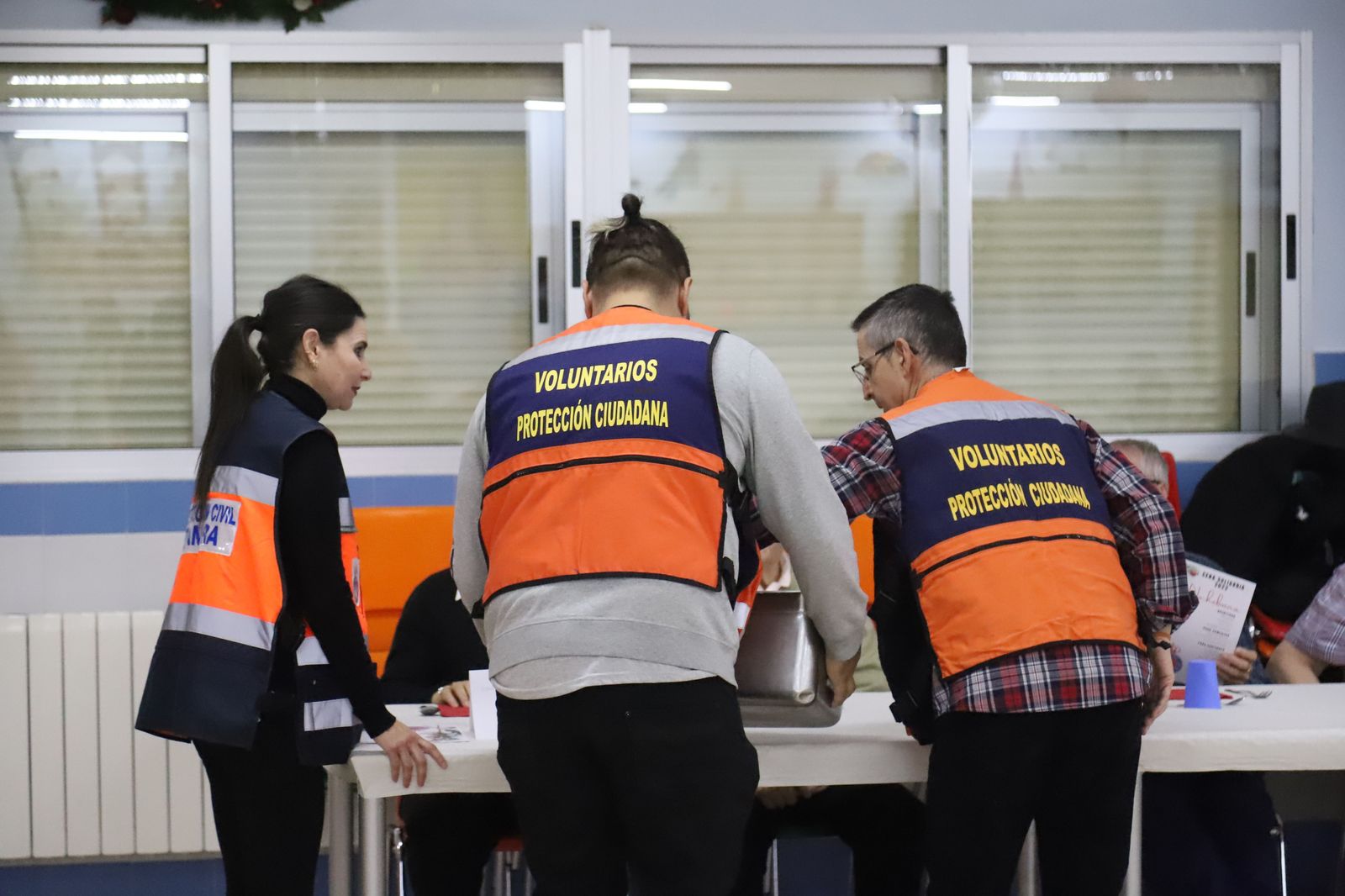 cena-de-nochebuena-solidaria-a-cargo-de-proteccion-civil-8
