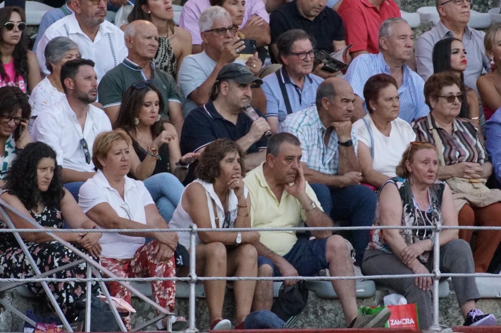 Así ha vivido la afición de La Glorieta el primer cartel de figuras de la feria: imágenes del ambiente en los tendidos y en el patio de cuadrillas