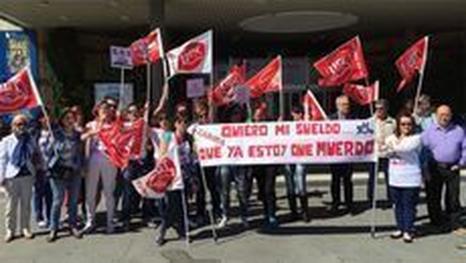 Trabajadores de “Los Telares” se concentran ante la falta de cobro y la descapitalización de la empresa