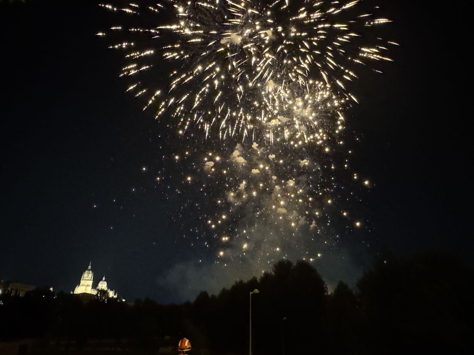 Fuegos artificiales en el entorno del Puente Romano