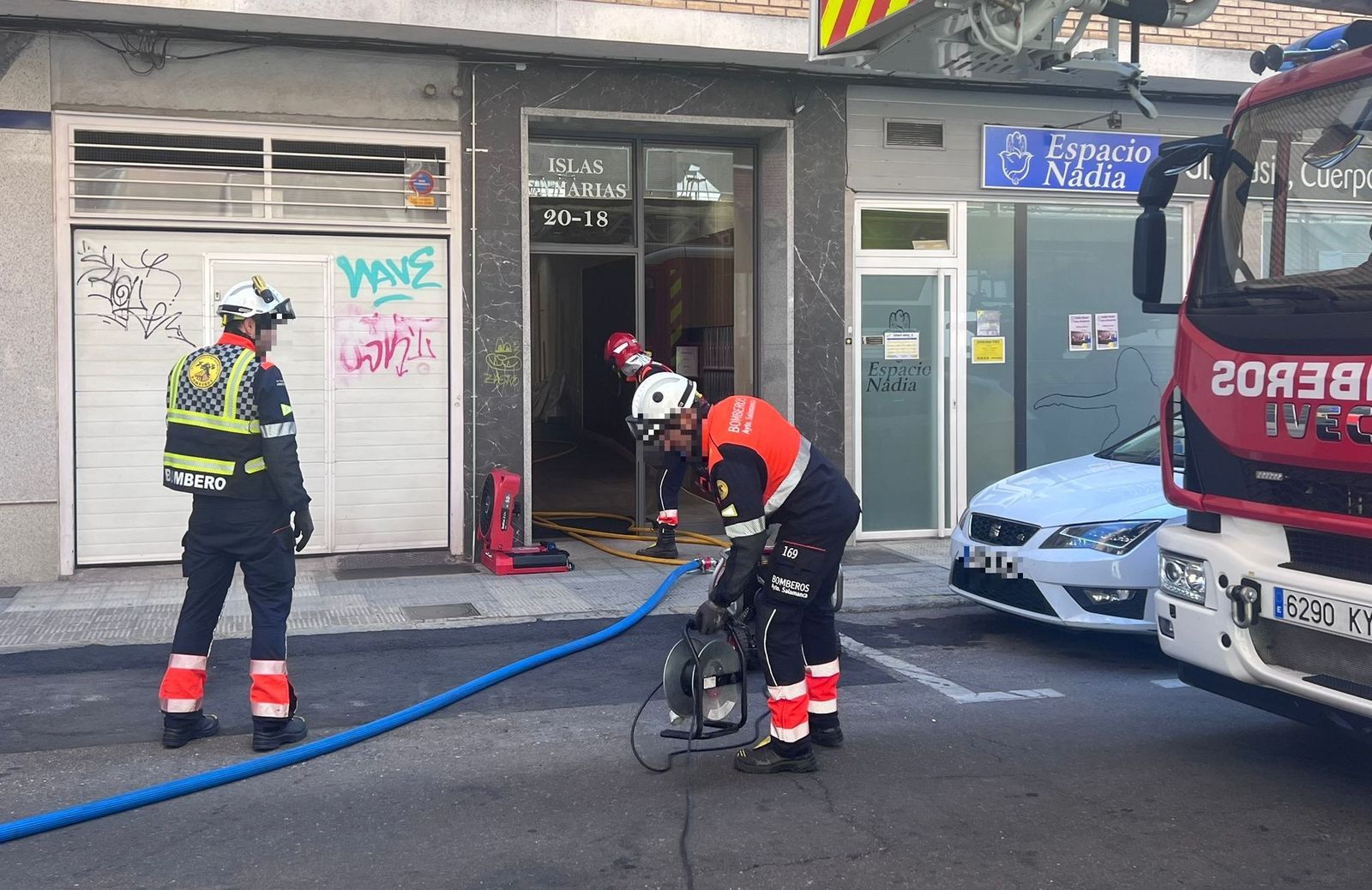 Bomberos de Salamanca intervienen en la calle Islas Canarias (10)