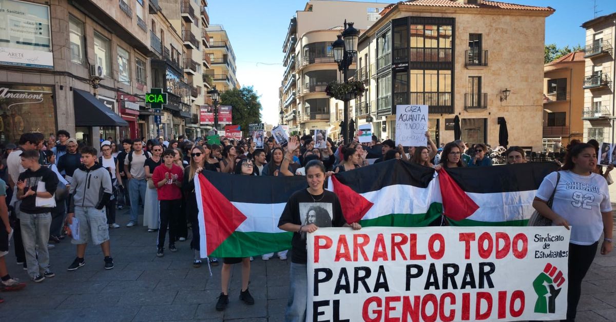 Cientos de jóvenes protestan por Palestina en Salamanca: "No es una guerra, es un genocidio"