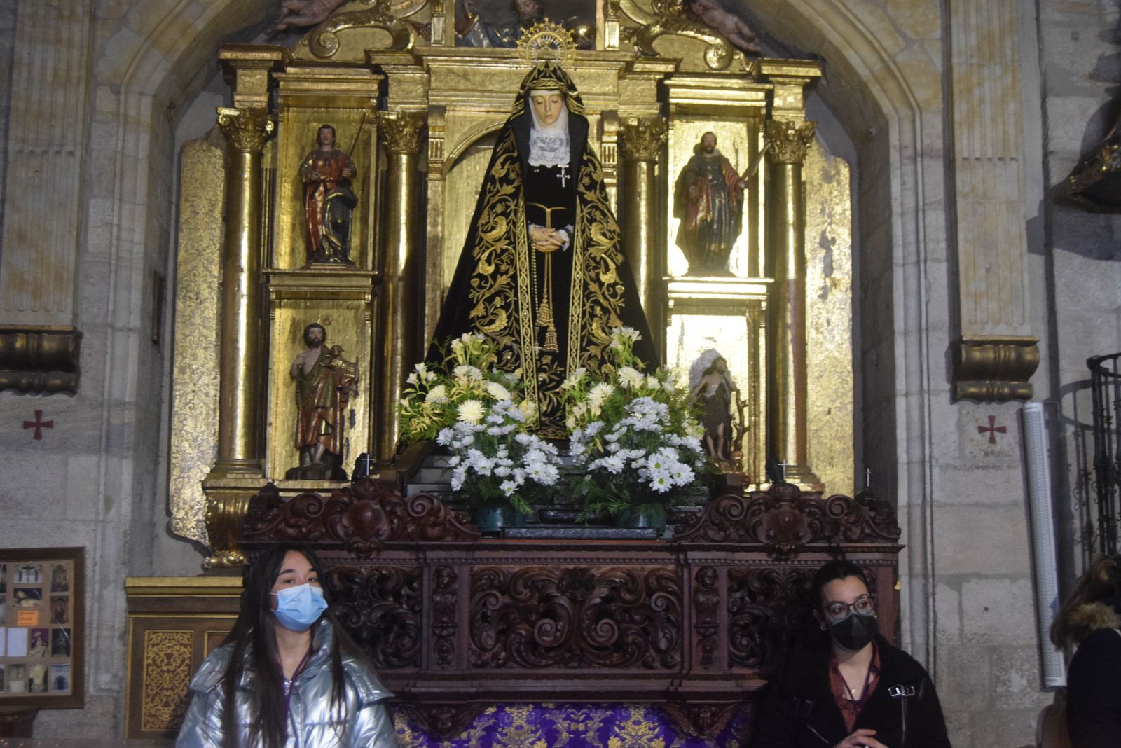 los-zamoranos-visitan-a-la-virgen-de-la-soledad-11