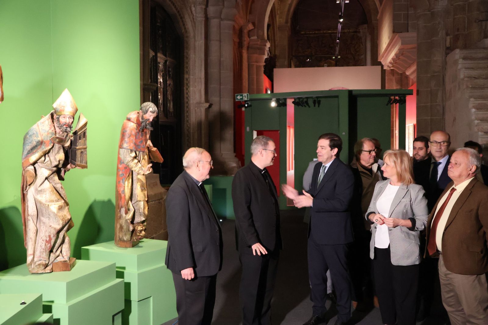 GALERÍA | La visita de Alfonso Fernández Mañueco a la Catedral de Zamora, en imágenes