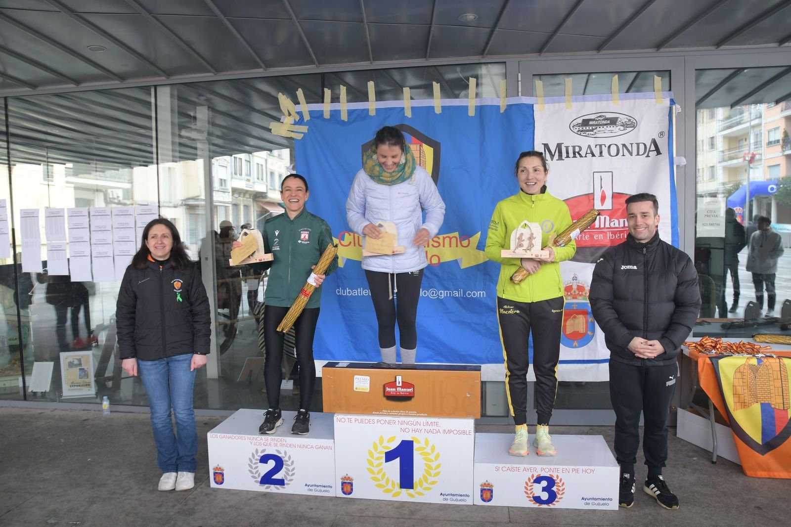 Podio Femenino media maraton Guijuelo