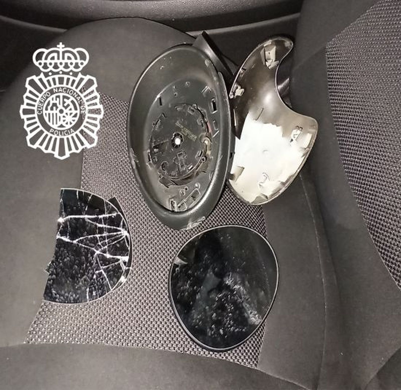 Daños producidos en uno de los vehículos. Foto Policía Nacional 