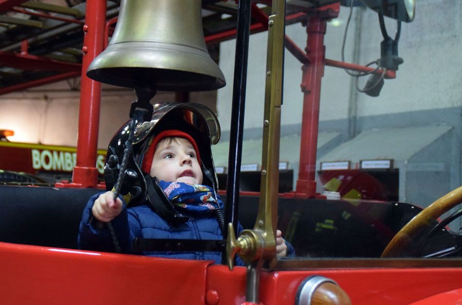 Bomberos niños visita parque