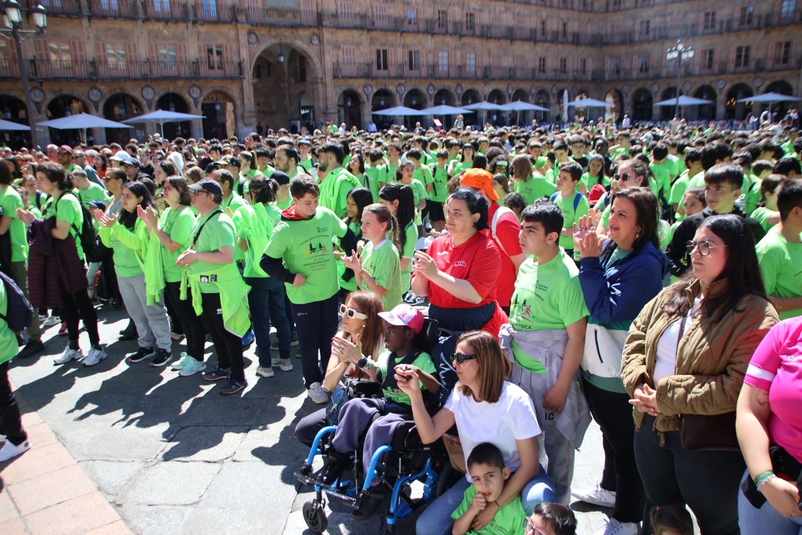 El alcalde de Salamanca, Carlos García Carbayo, participa en el Día de la Educación Física en la calle