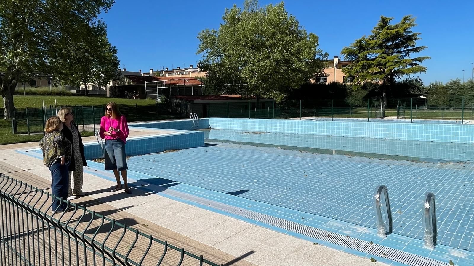 Visita concejala de Deportes piscinas Helmaìntico