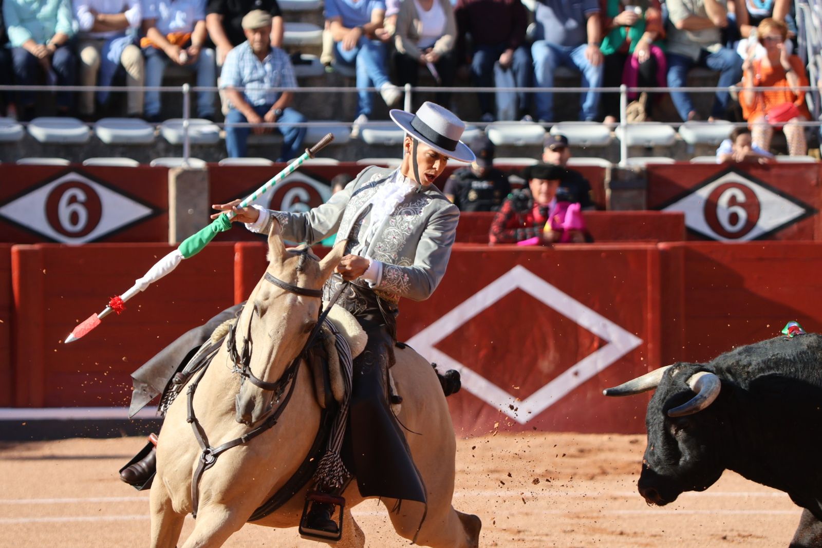 La Glorieta revive el aroma de la feria taurina con el primer festejo: Lea Vicens, Raquel Martín y Olga Casado
