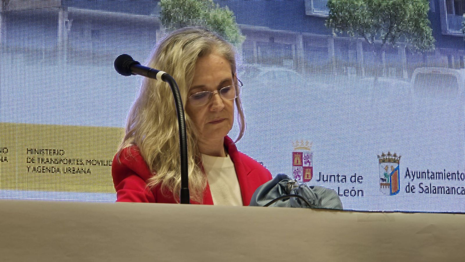 El concejal de Fomento, Fernando Carabias, preside el sorteo de la nueva promoción de vivienda pública de alquiler en el barrio de Capuchinos