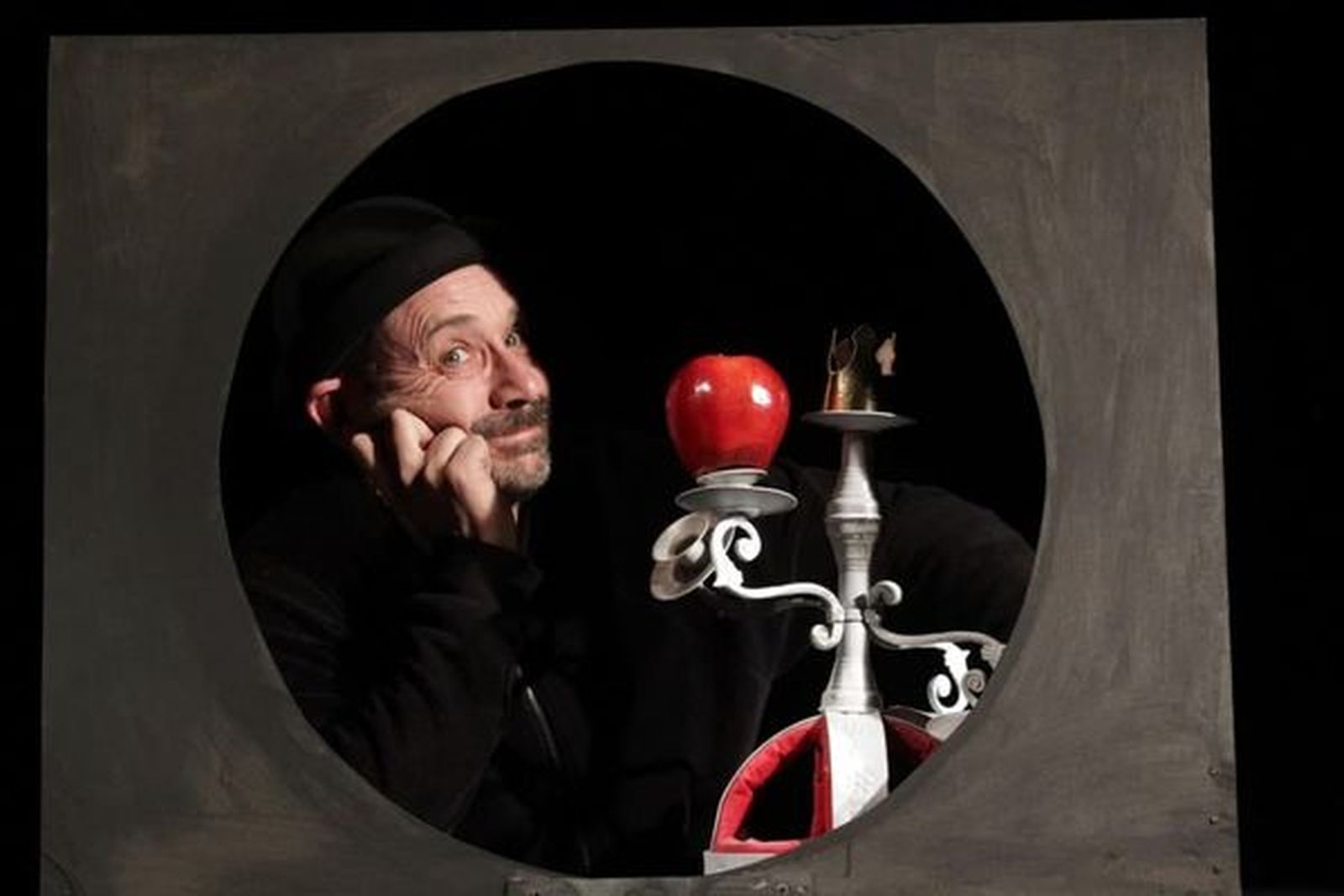 Espectáculo 'Blancanieves', de la compañía salmantina La Chana, nominado a los Premios Max de las artes escénicas. Foto ICAL