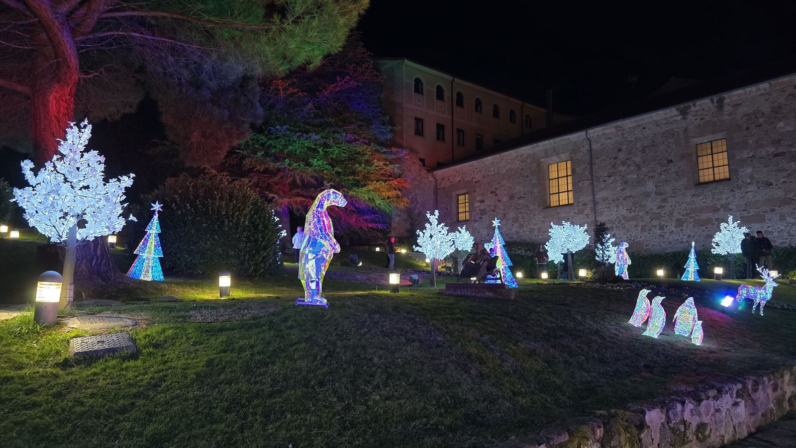 La Plaza Mayor de Salamanca se ilumina con “El Astronauta y la Estrella”: arranca la Navidad
