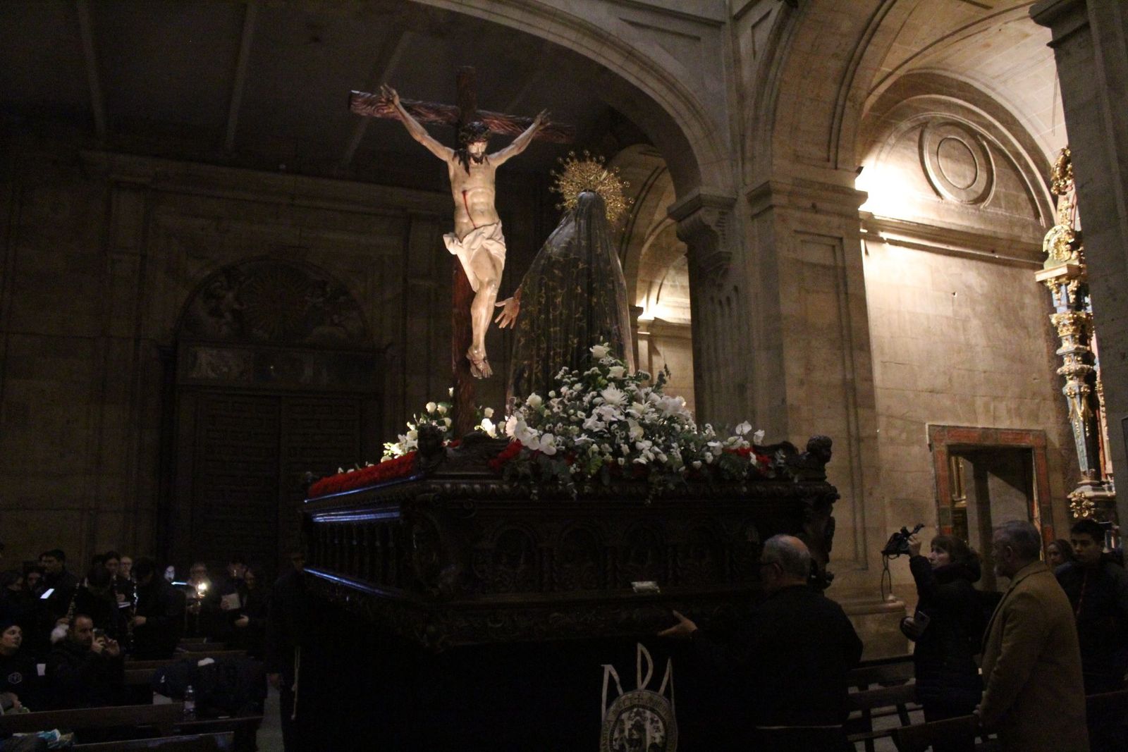 La lluvia suspendió la Procesión de la Hermandad Universitaria del Santísimo Cristo de la Luz y Nuestra Señora de la Sabiduría en 2024. S24H.