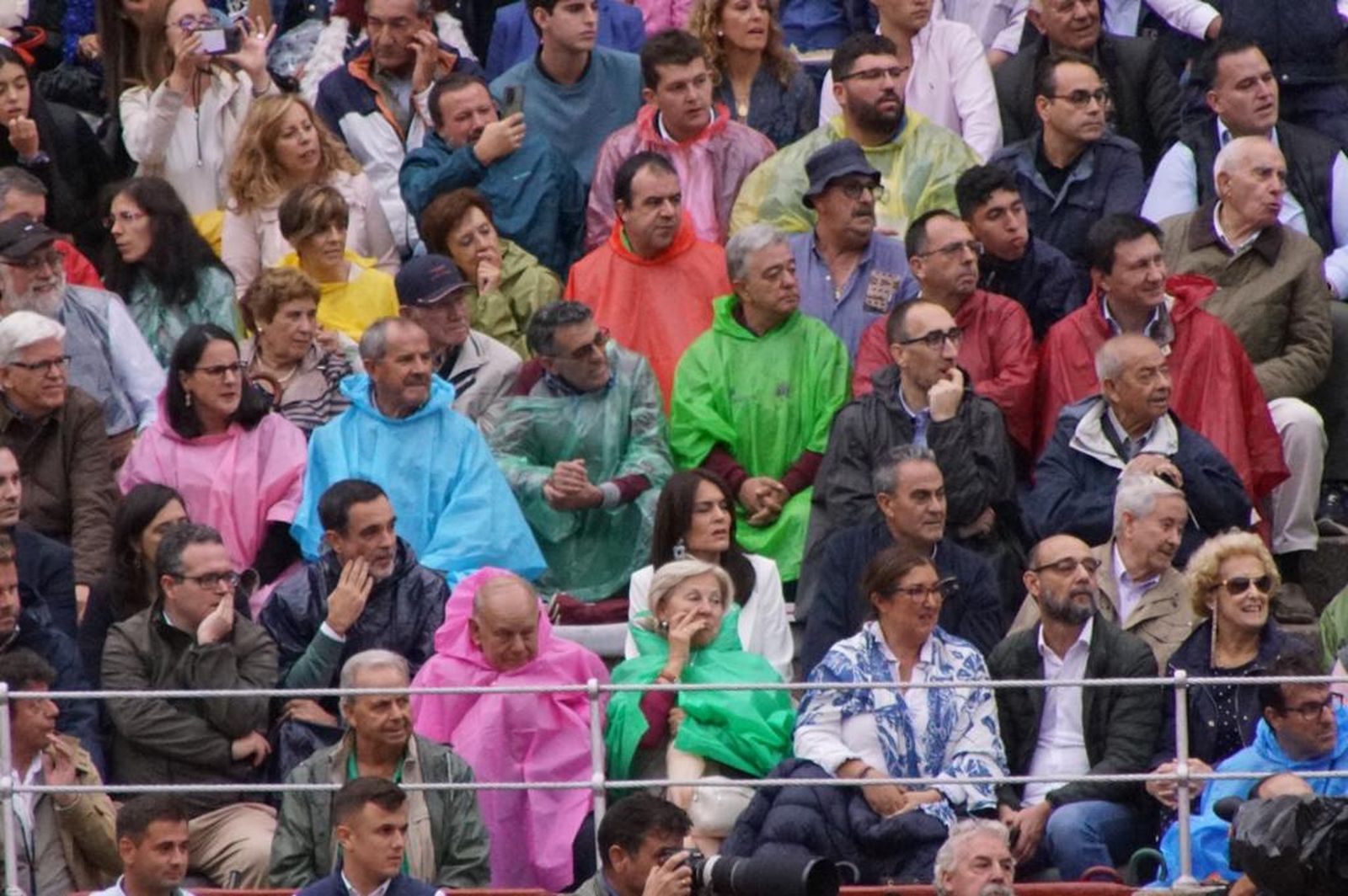 tendidos-de-la-glorieta-durante-la-corrida-de-garcia-y-olga-jimenez-81