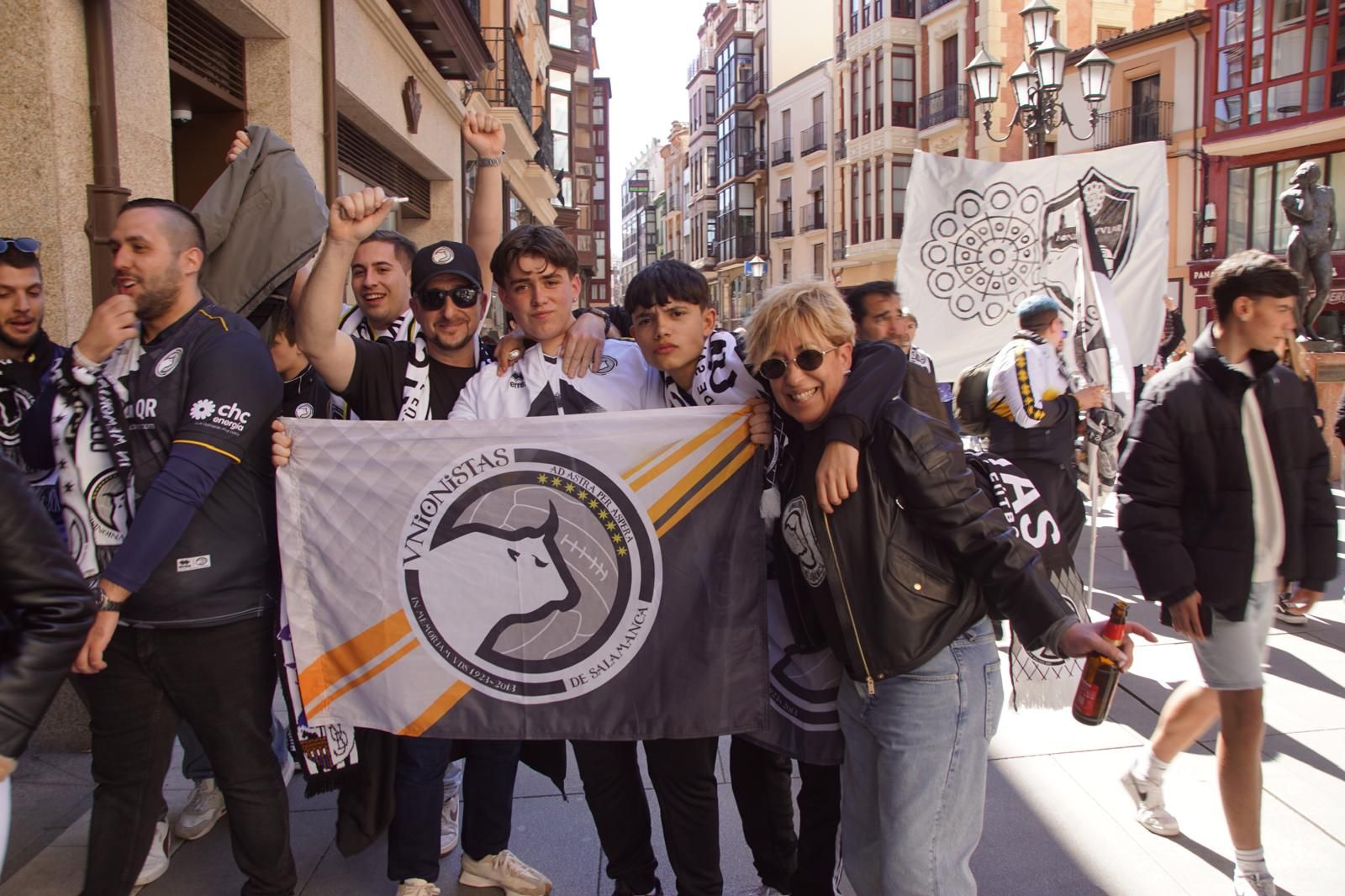 los-aficionados-de-unionistas-toman-las-calles-de-zamora-con-un-doble-corteo-18