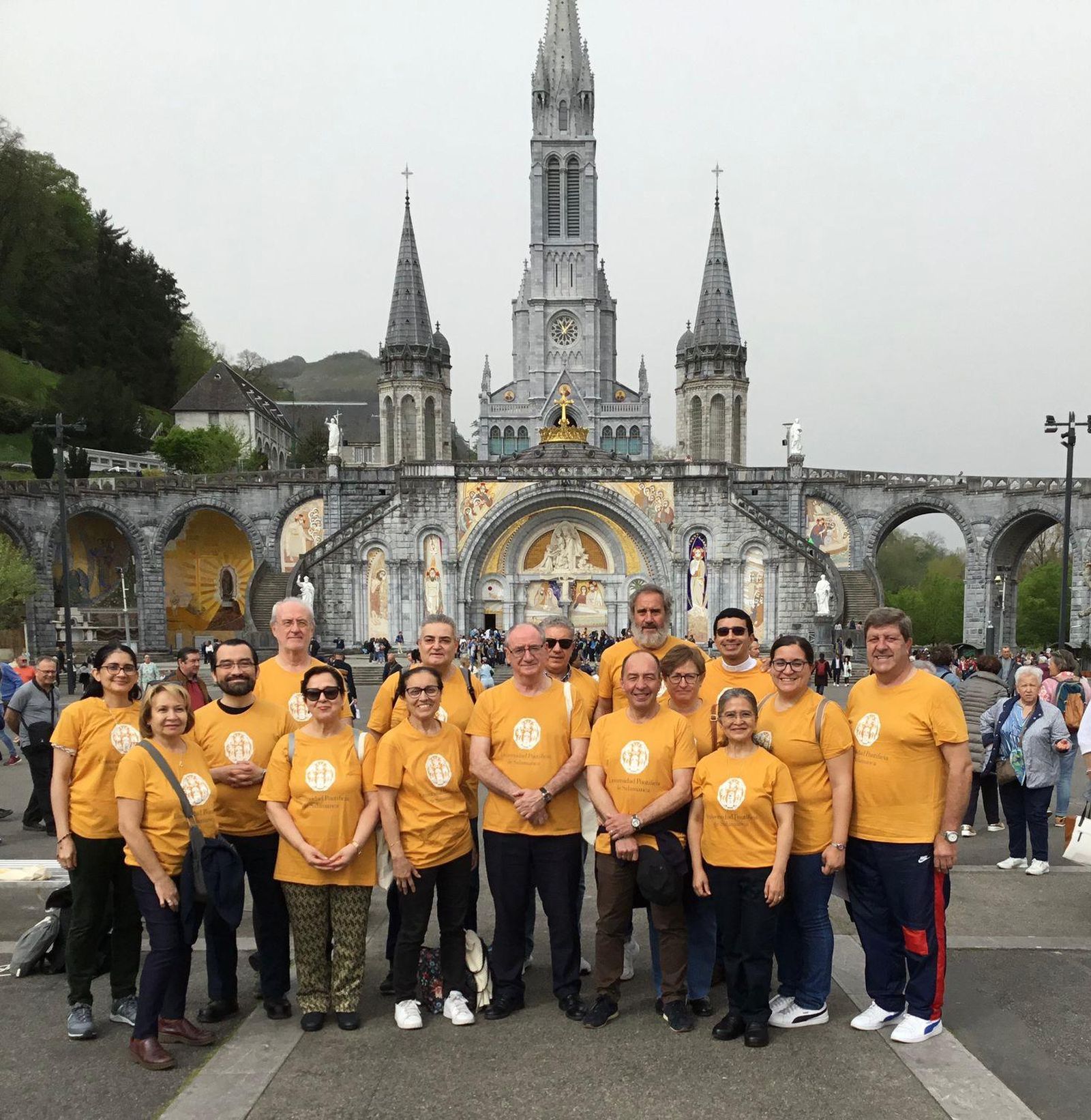 Miembros de la comunidad universitaria de la UPSA peregrinan al santuario de Lourdes