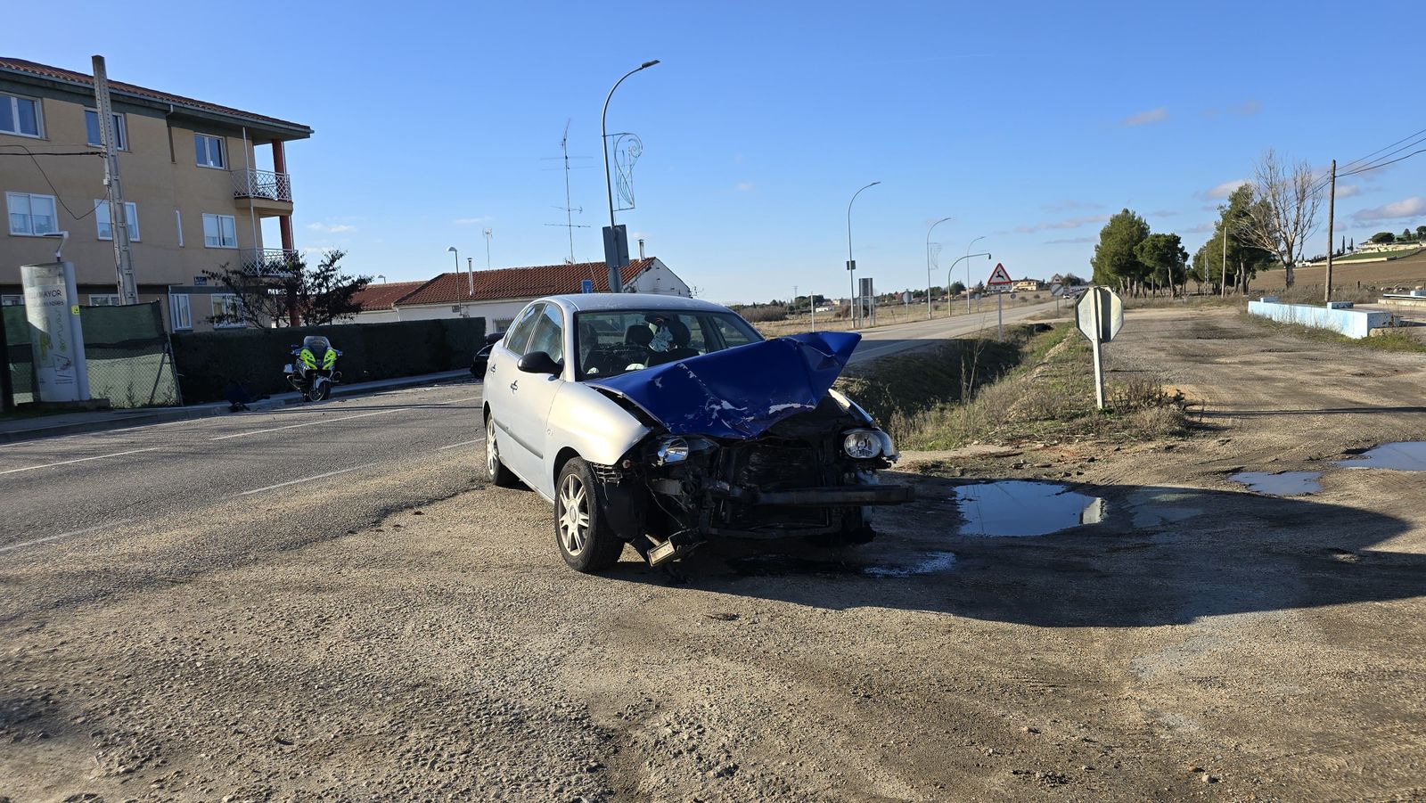 Accidente entre dos coches en Villamayor