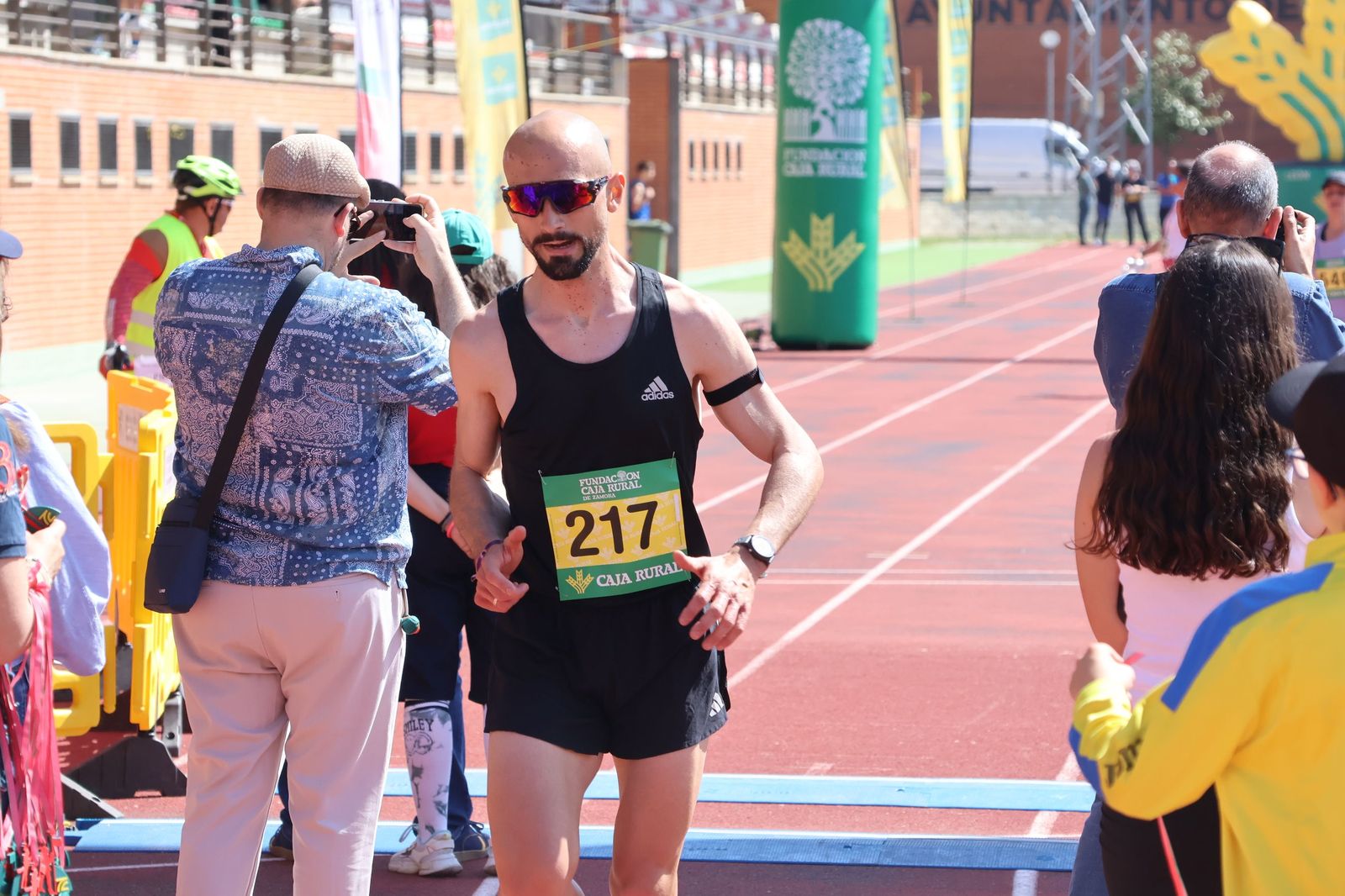 GALERÍA | Revive en imágenes la llegada a meta de los atletas en la Media Maratón de Zamora
