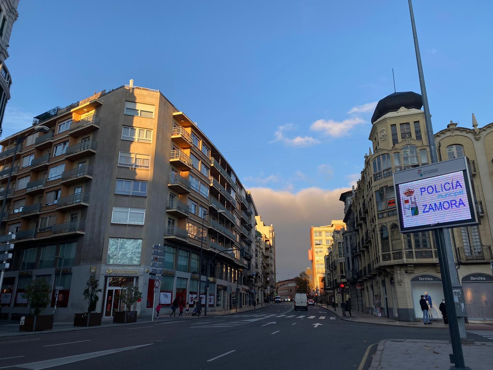 Tiempo marina nubes sol