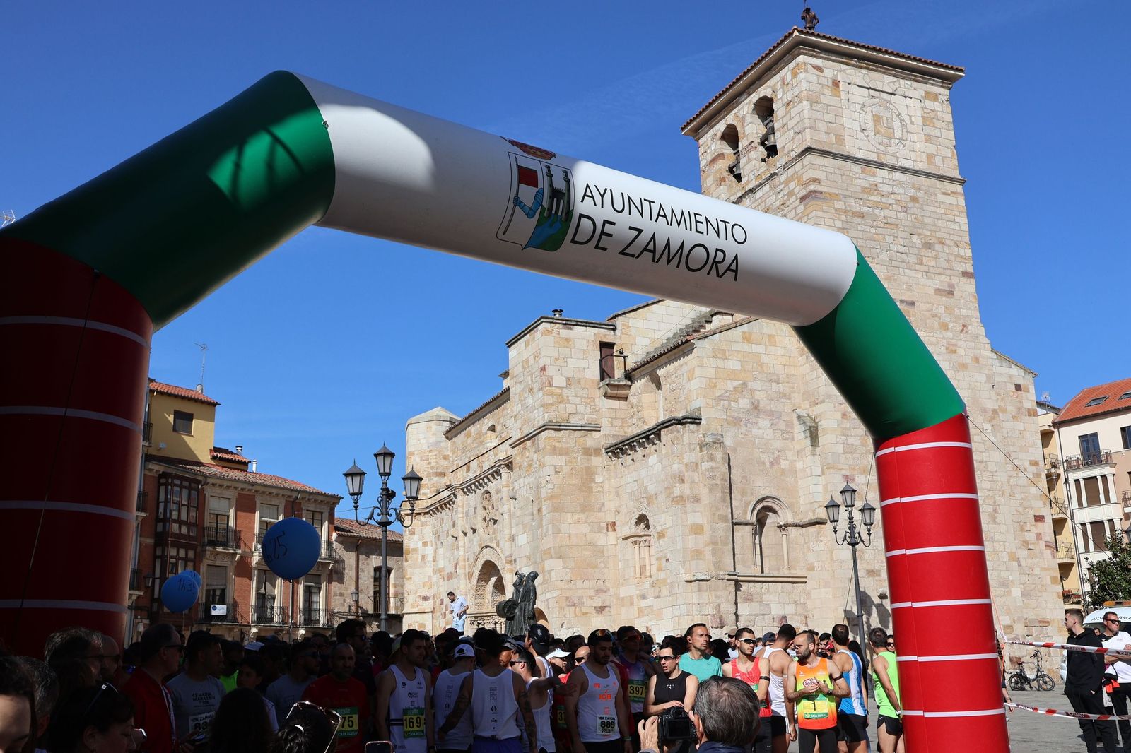 GALERÍA | Zamora arranca su Media Maratón: disfruta de las mejores imágenes de la salida