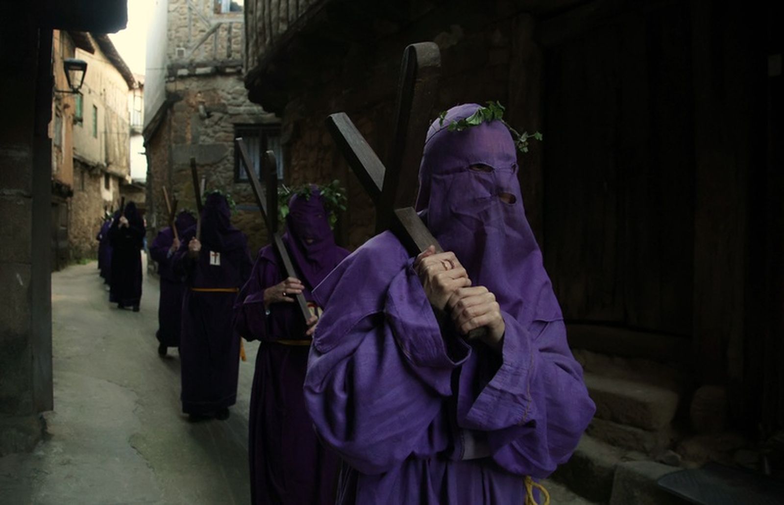 Procesión de Semana Santa en San Martín del Castañar, una tradición con más de un siglo de antigüedad que se mantiene viva generación tras generación entre los vecinos del municipio