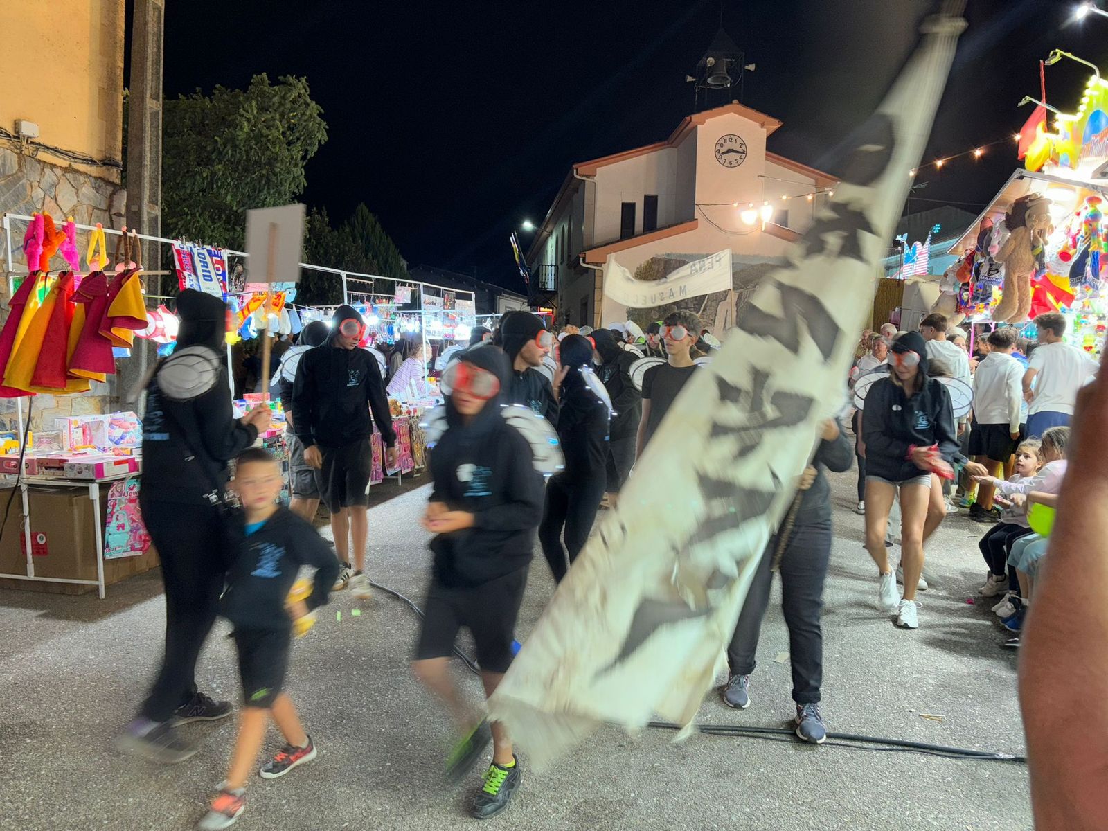 Desfile de peñas en Masueco 2025