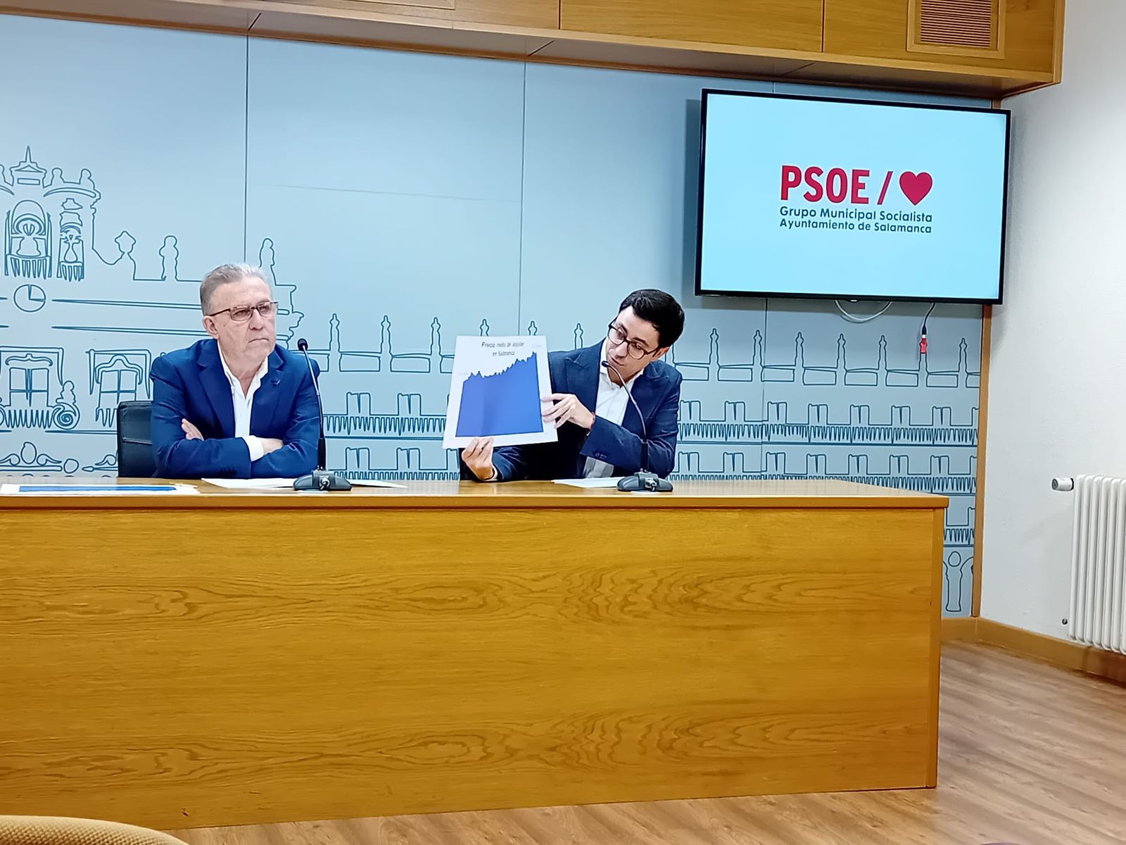 José Luis Mateos y Fidel Francés en una rueda de prensa sobre el alquiler de la vivienda