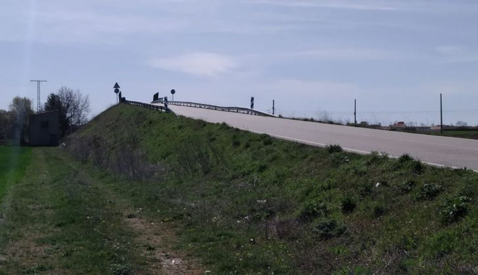 Nueva pasarela entre Castellanos de Moriscos y Moriscos, visita de Javier Iglesias (2)