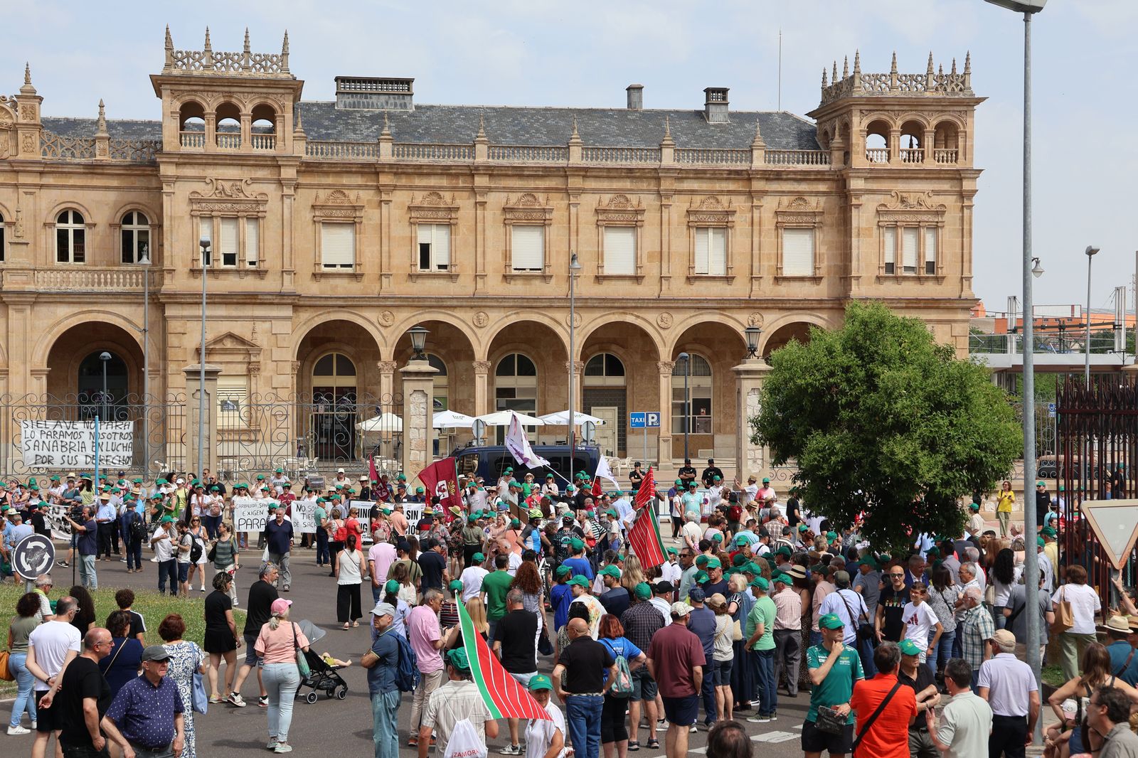 manifestacion-contra-la-perida-de-servicios-de-ave-43