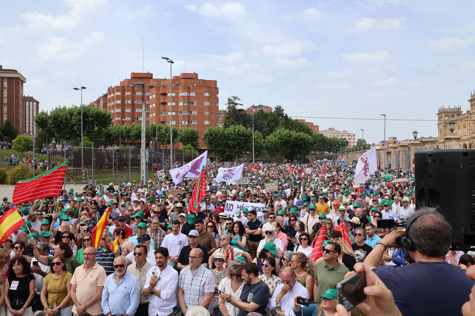 manifestacion-contra-la-perida-de-servicios-de-ave-85