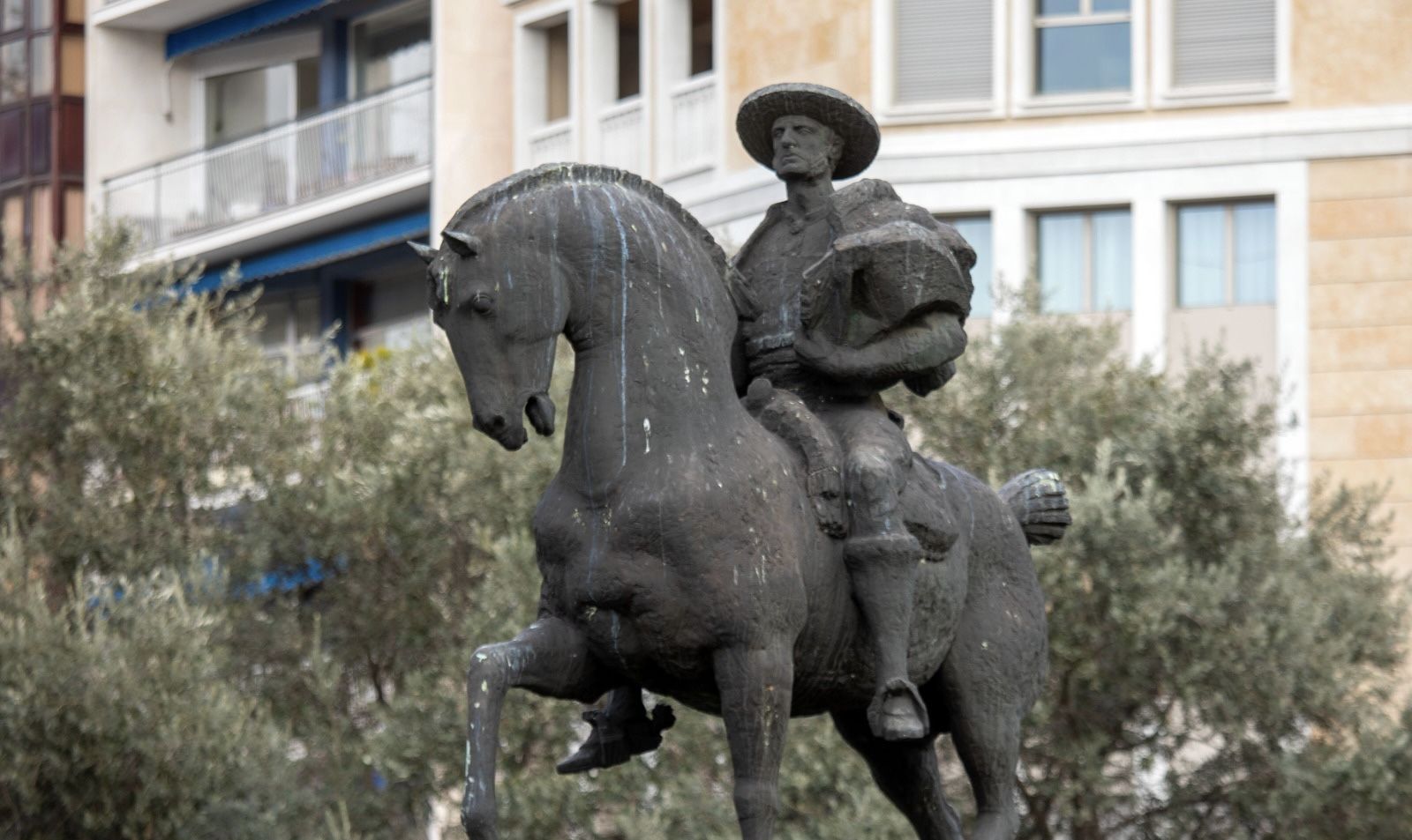 El vaquero charro de Venancio Blanco en la plaza de España de Salamanca | FOTO ICAL