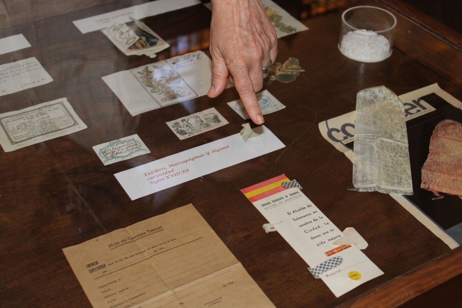 biblioteca-usal-serendipias-libros-historicos-directora-de-la-biblioteca-de-la-usal-libros-17