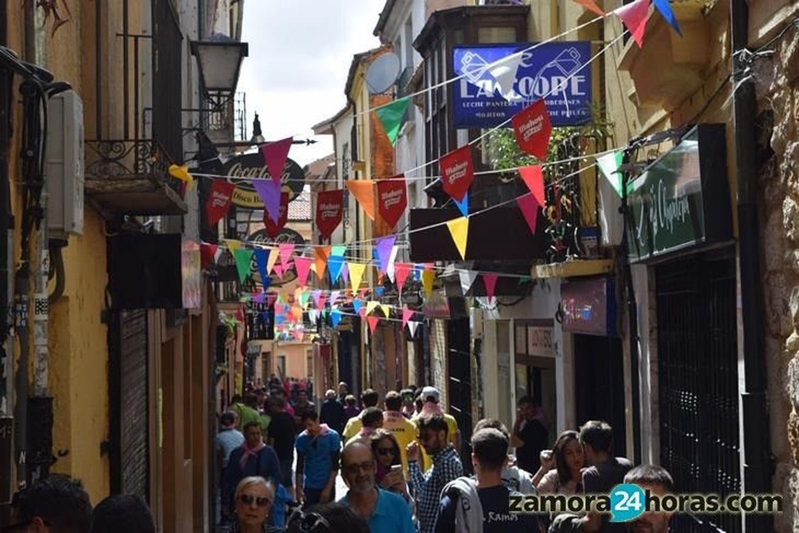 El horario de cierre de los Herreros sigue provocando pérdidas económicas y malestar