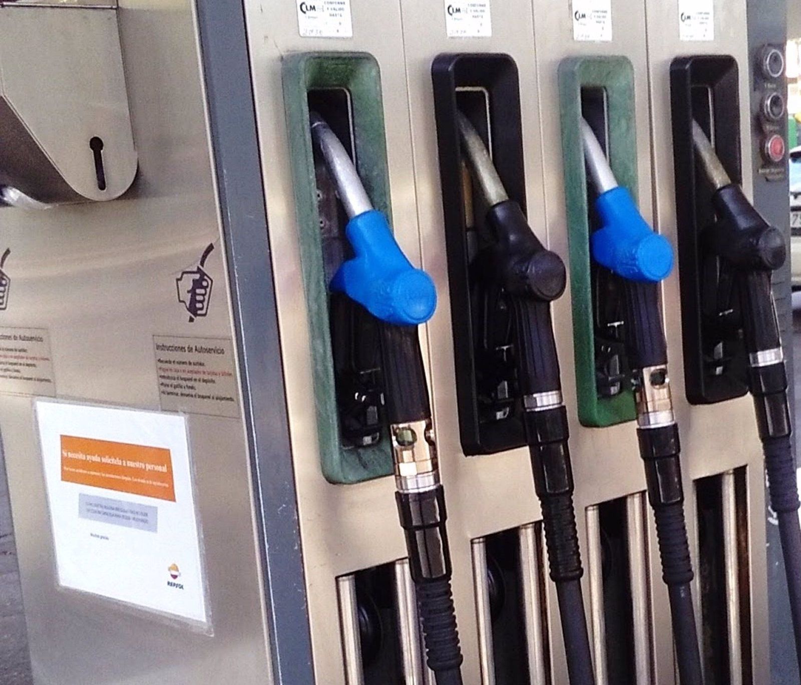 Foto de archivo de una gasolinera