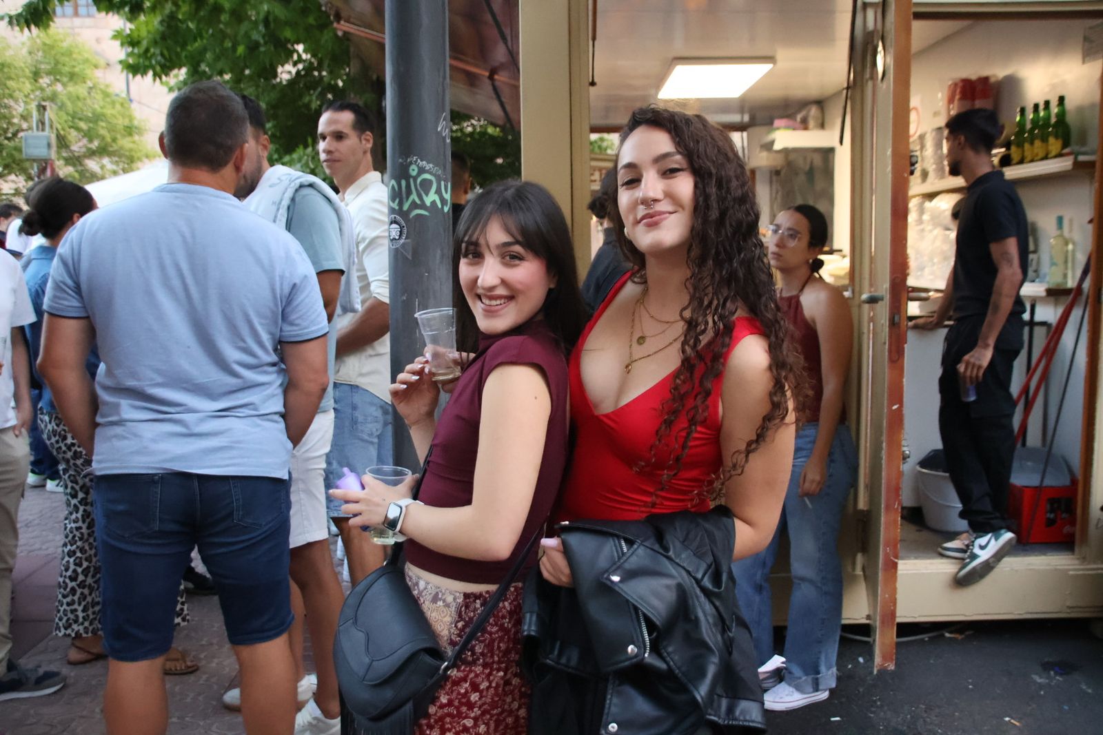 Ambiente de las casetas el  jueves por la tarde noche