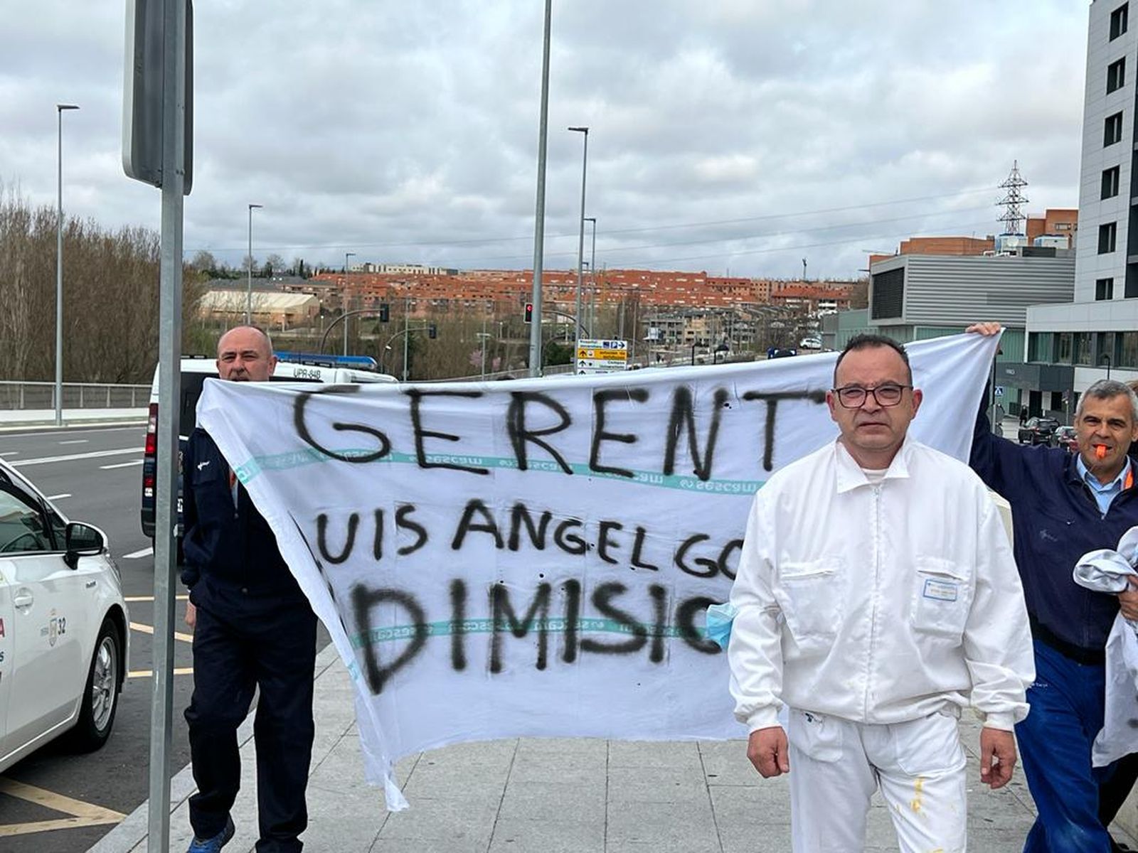 concentracion-de-los-trabajadores-de-mantenimiento-por-la-privatizacion-del-servicio-en-el-hospital-de-salamanca-fotos-s24h-13