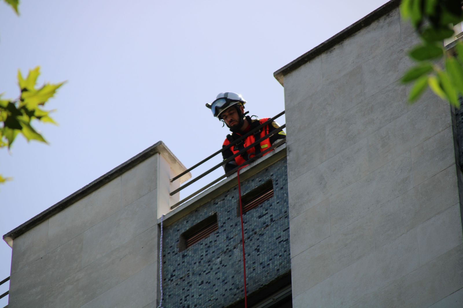 intervencion-de-los-bomberos-en-un-edificio-del-paseo-de-carmelitas-10