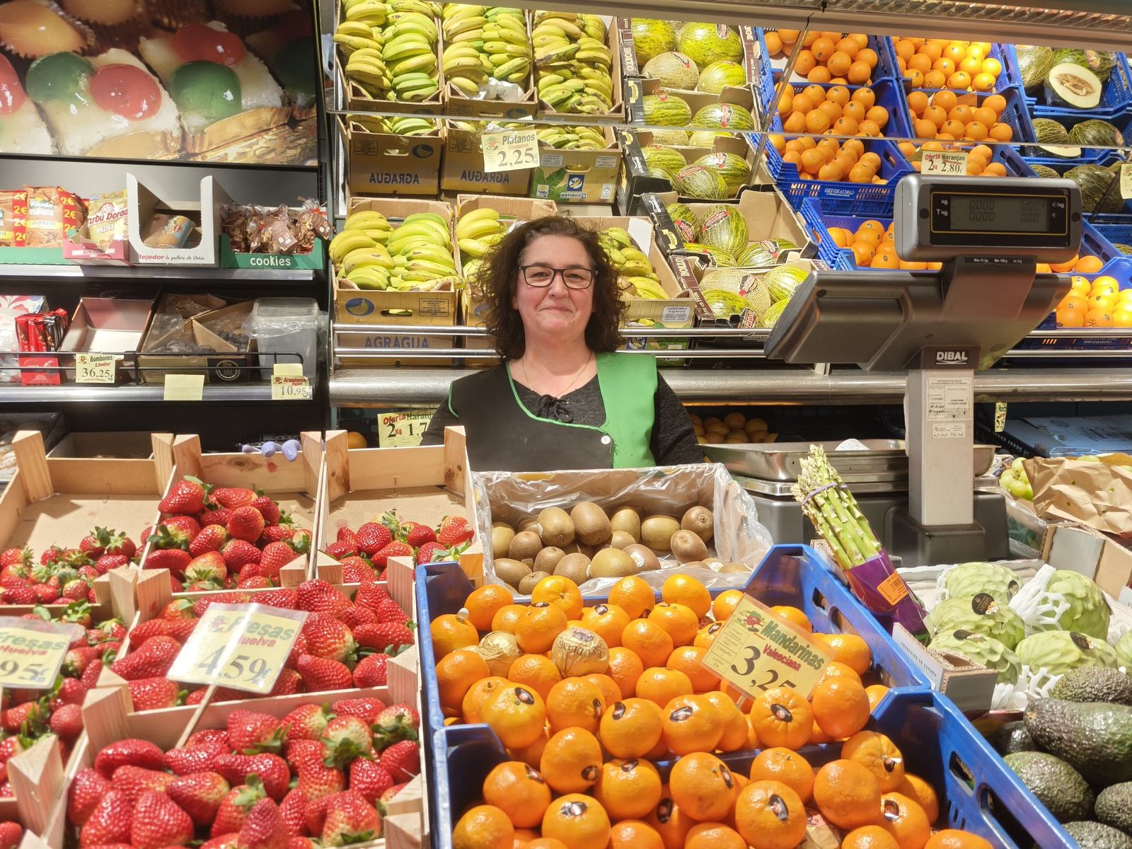 Nines Caamaño, Frutería Nines. S24H.