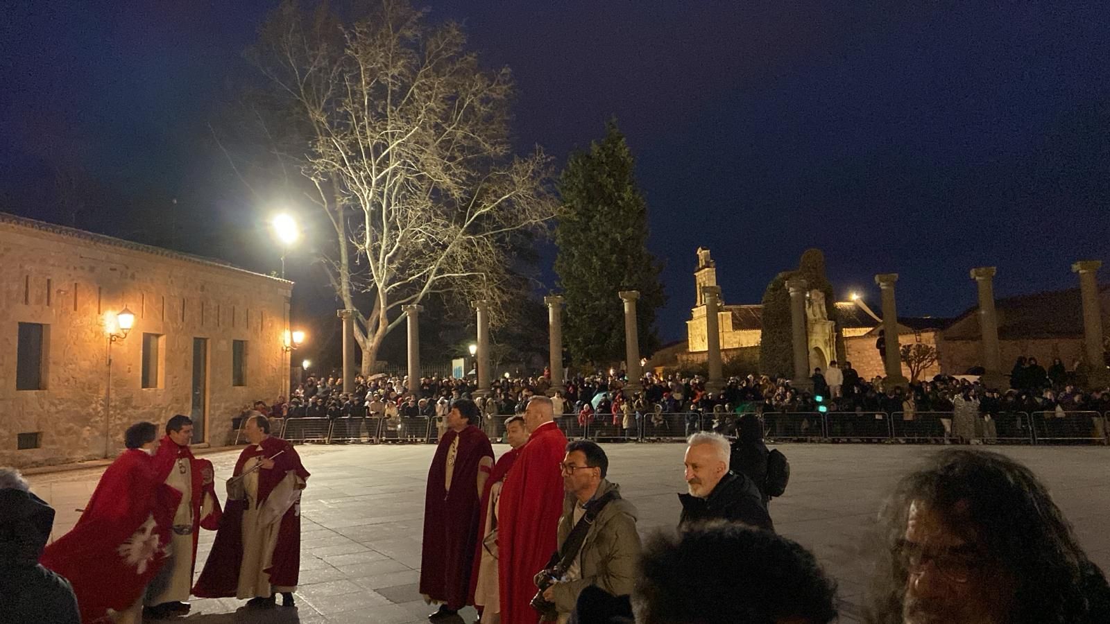 imagen-del-silencio-en-la-plaza-de-la-catedral