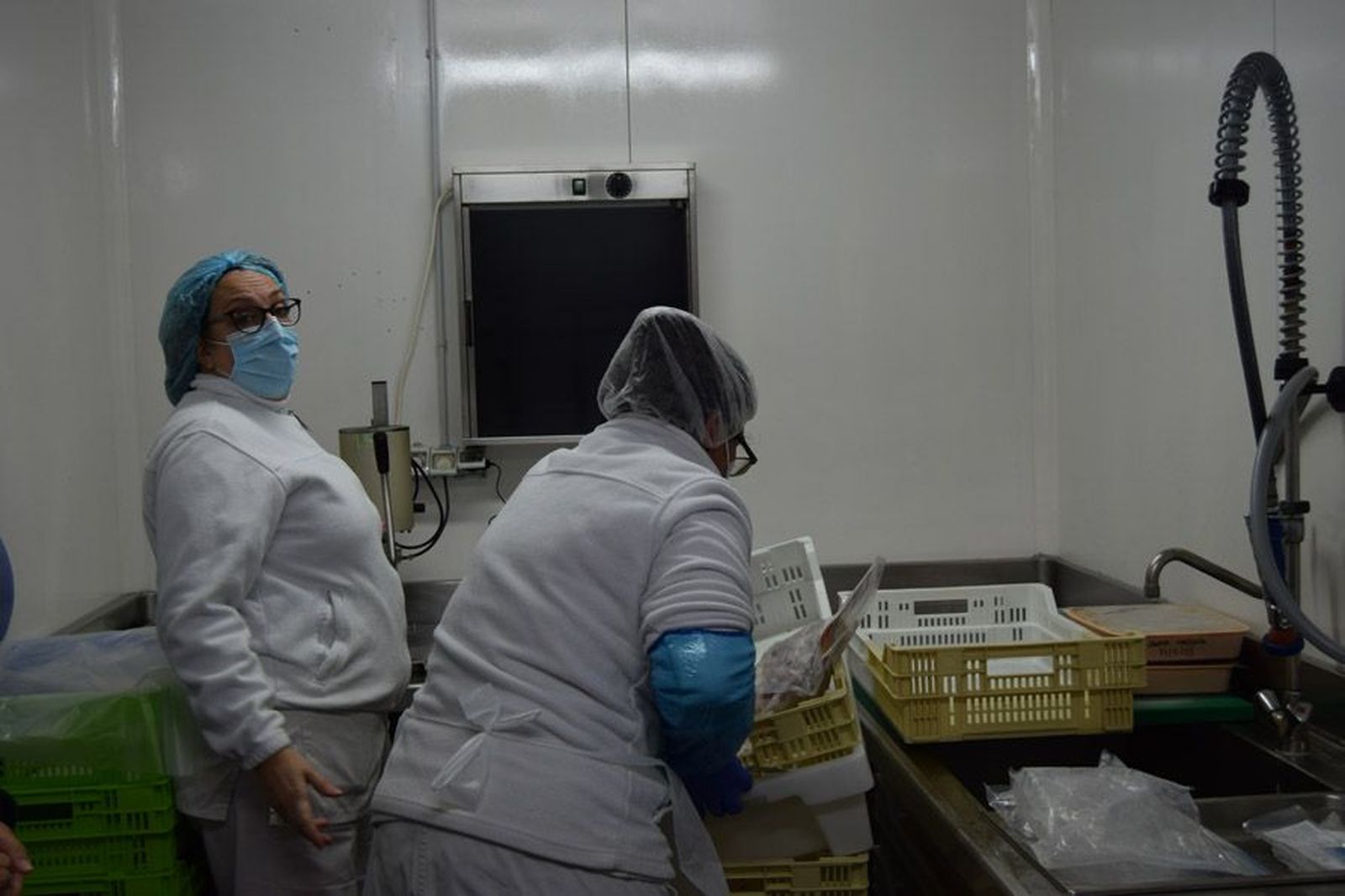 la-delegada-territorial-leticia-garcia-visita-la-cocina-de-linea-fria-del-complejo-asistencial-de-zamora-tras-las-obras-de-mejora-28