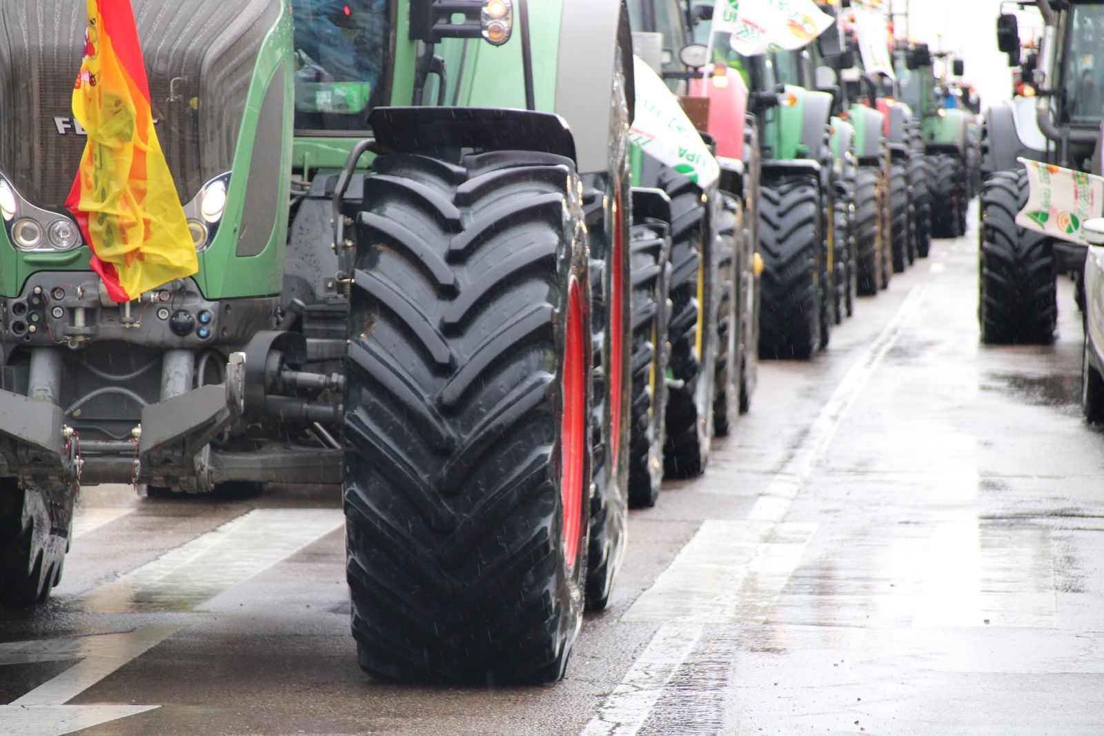 En imágenes la marcha con tractores y vehículos de campo en Salamanca en protesta contra Mercosur
