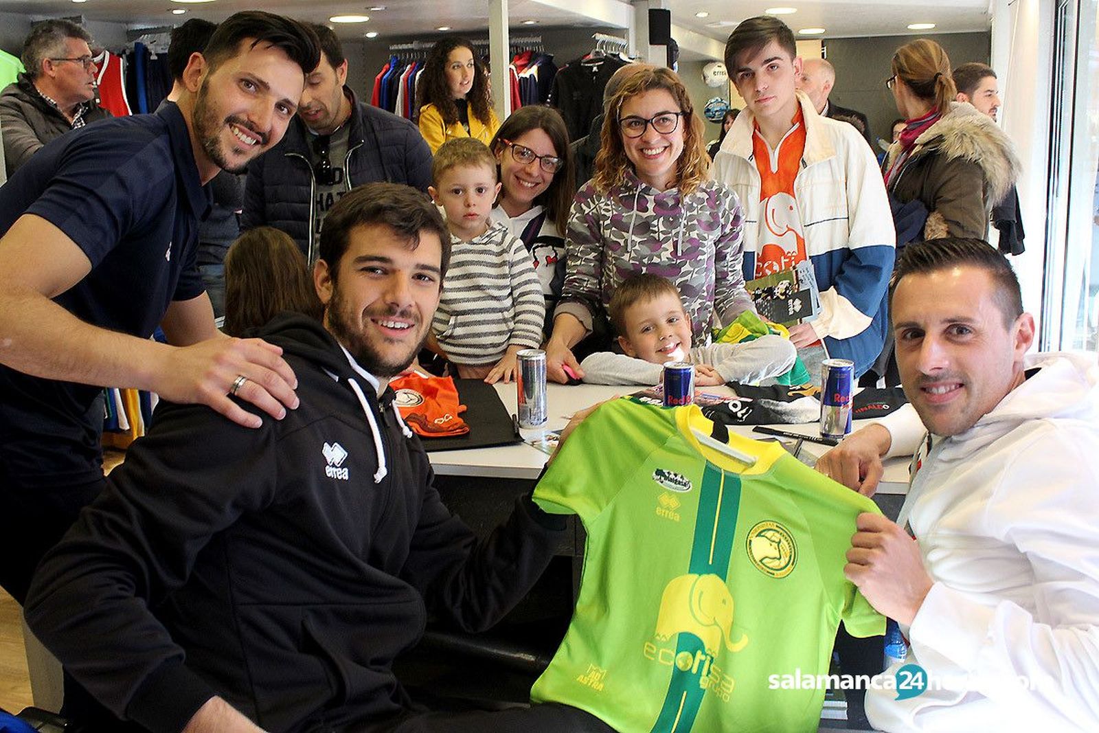 Firma jugadores unionistas autobus errea (6)