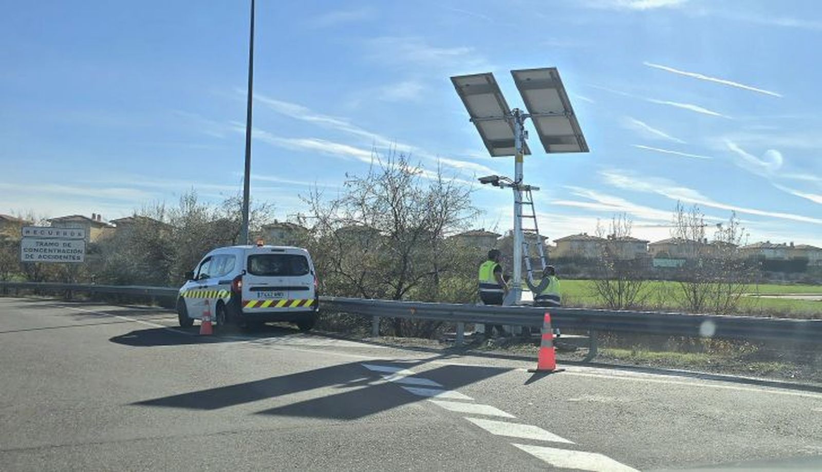 Instalación del radar en la rotonda de E. Leclerc
