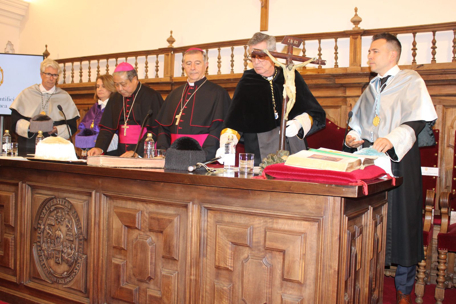 investidura-como-doctor-honoris-causa-de-la-universidad-pontific-36