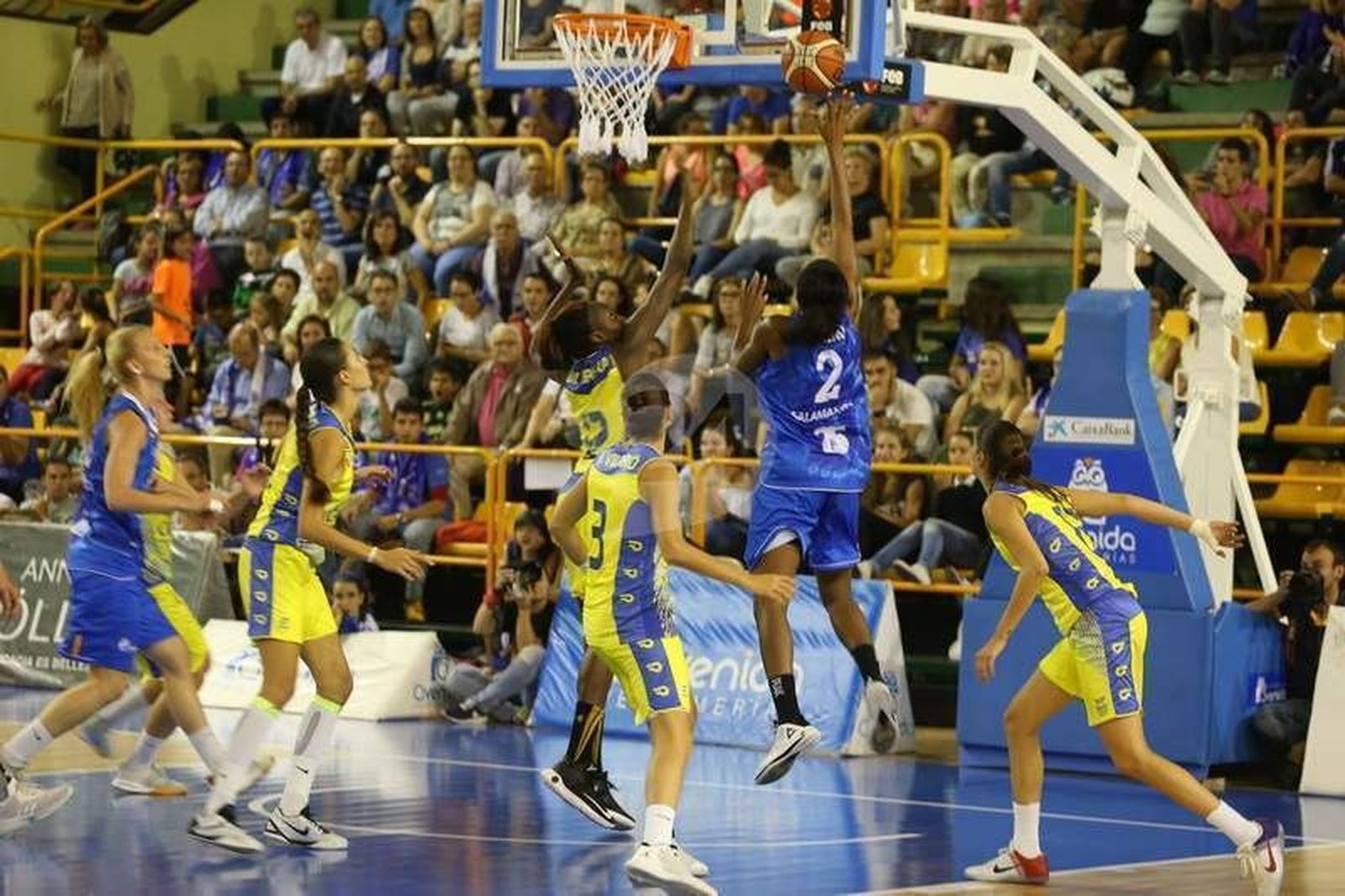 Perfumerías Avenida suma su primer triunfo ante Cadí La Seu
