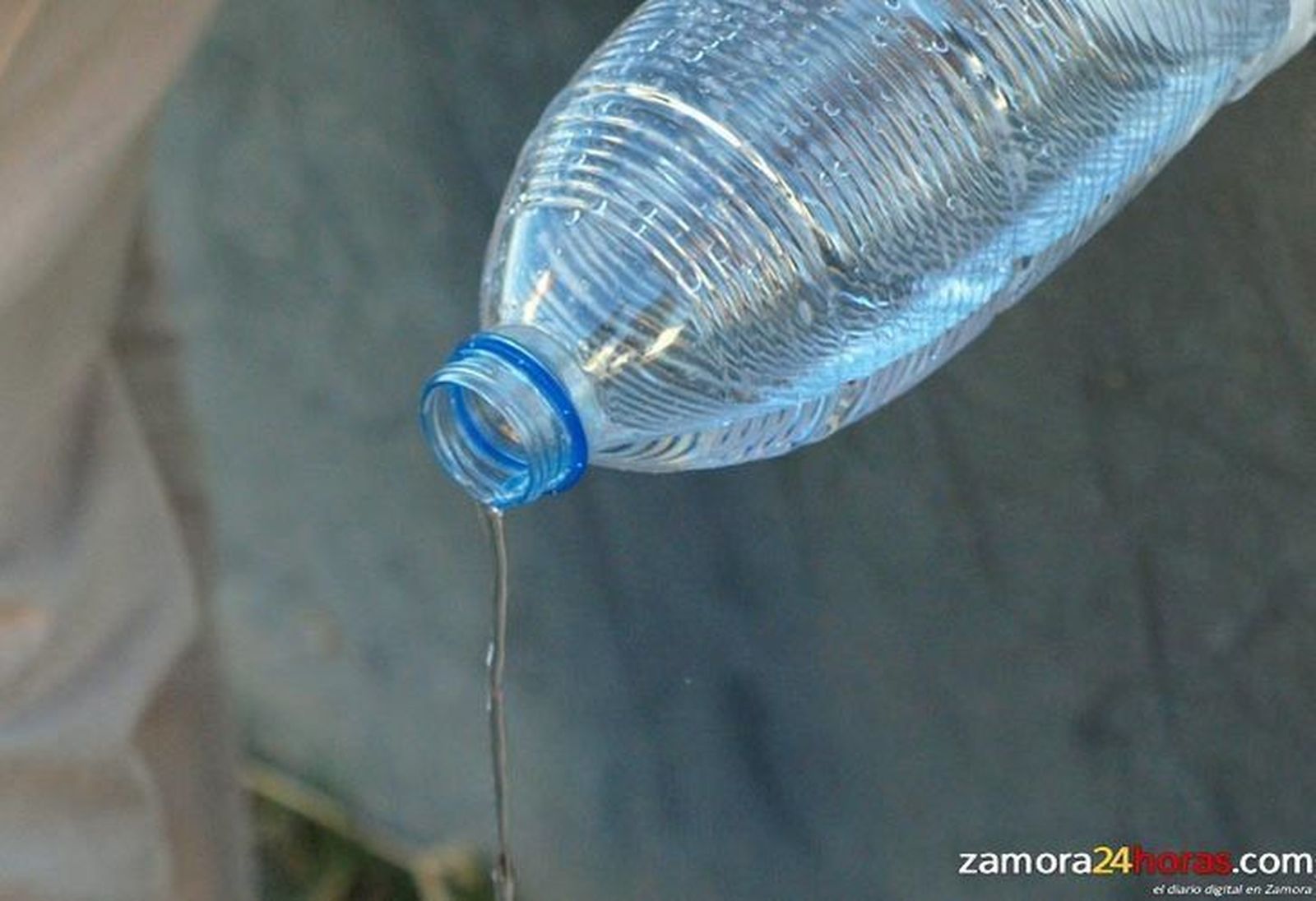 La Diputación adjudica el sistema de agua potable embotellada para el consumo humano