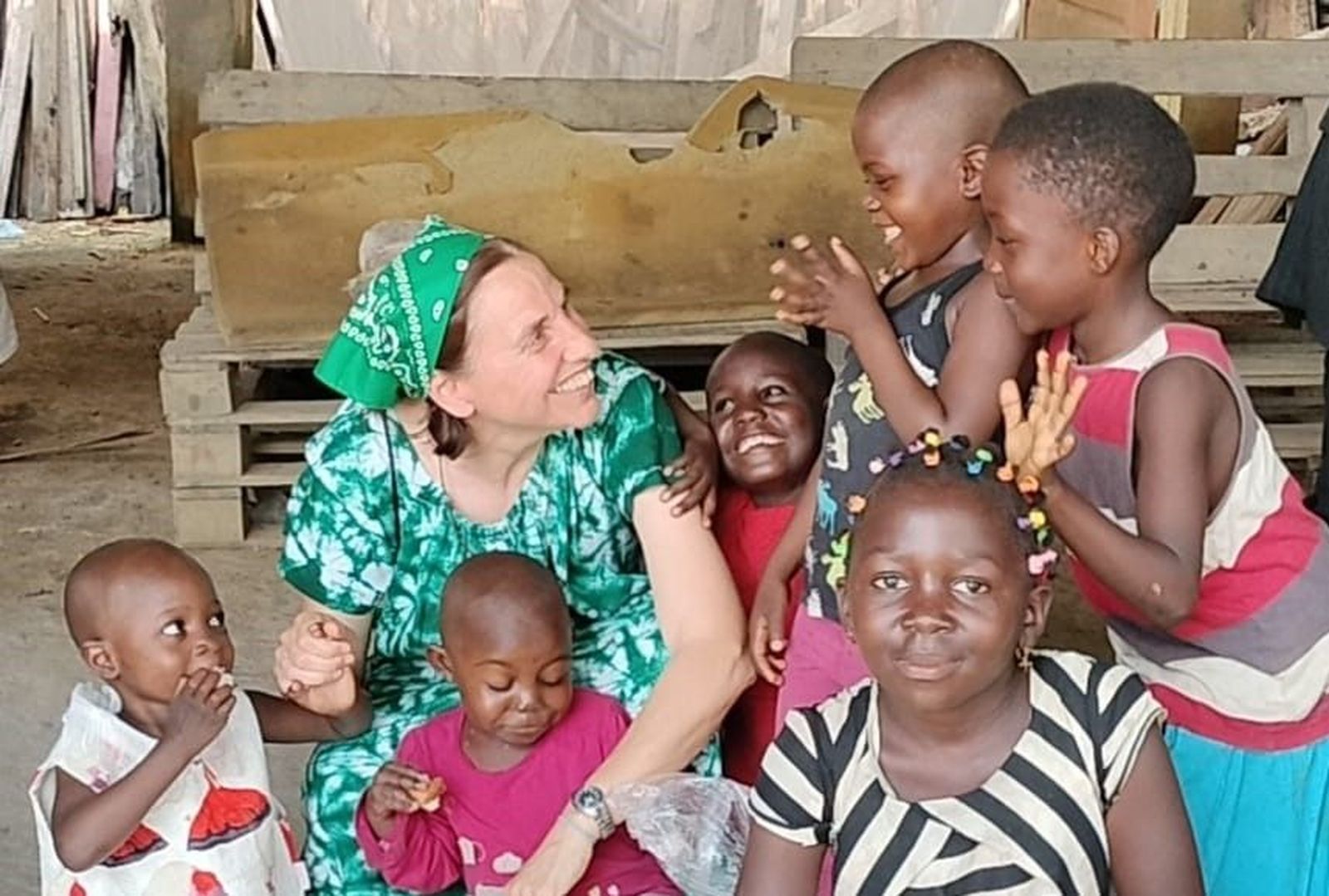 María Escarda, vecina de Villanueva del Campo que actualmente se encuentra de misionera en Camerún desarrollando ‘Tejiendo sueños’.