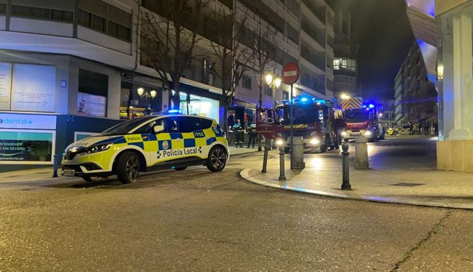 Amplio dispositivo para sofocar un incendio en una vivienda de la calle El Arco