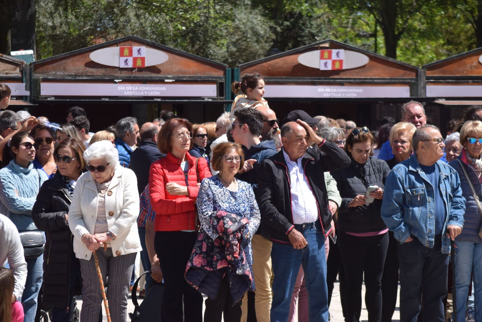 actuacion-dona-urraca-en-la-marina-25